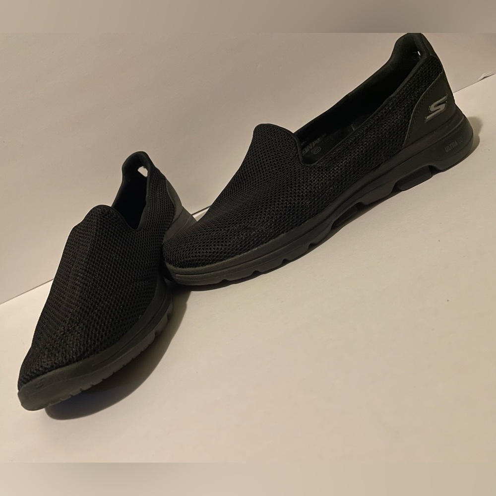 Skechers GOwalk Black Sneakers with Memory Foam Footbed Size 9 SKT7513E - Picture 2 of 4